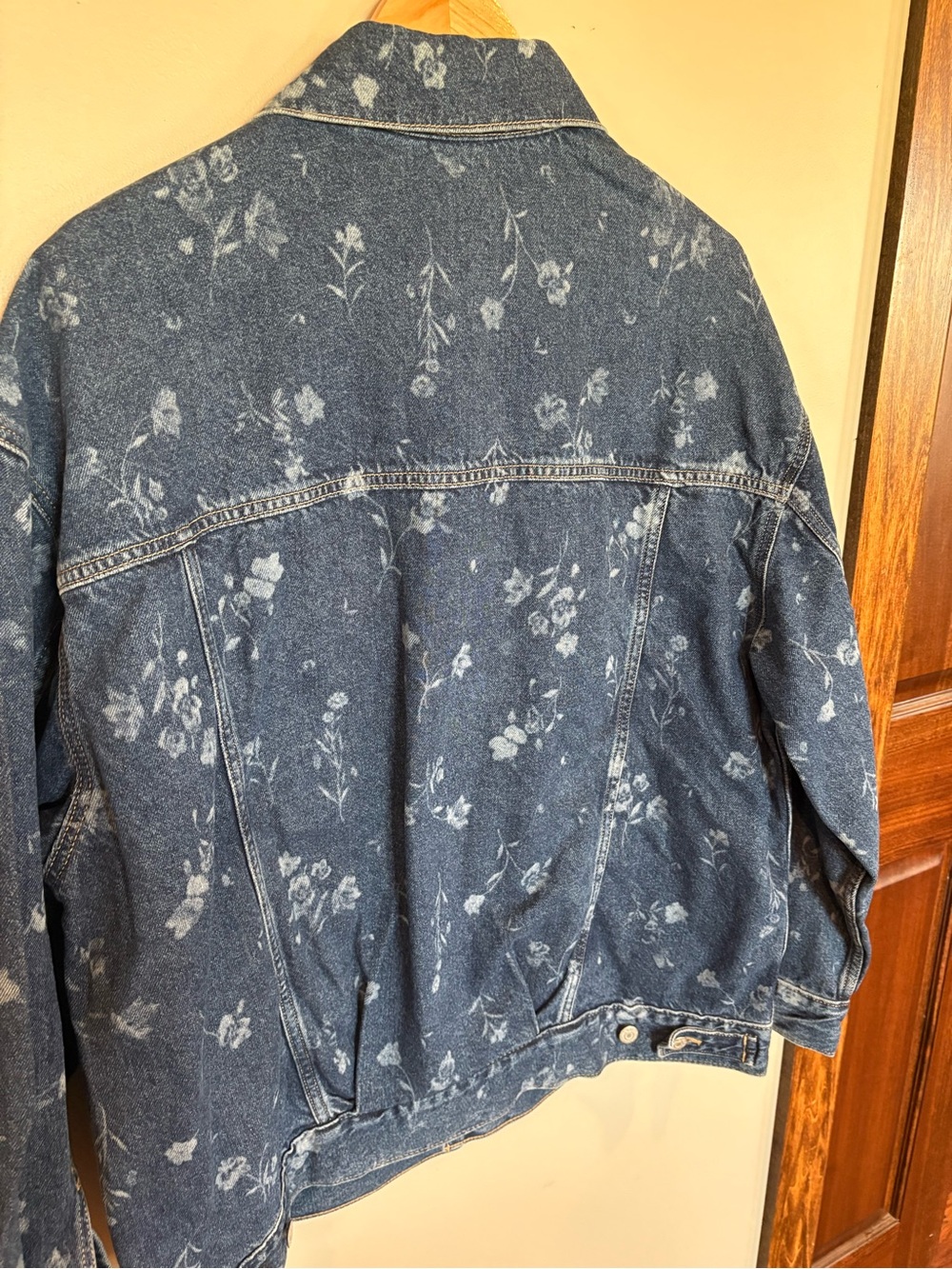 Old Navy Blue Floral Print Denim Jacket - Picture 5 of 5